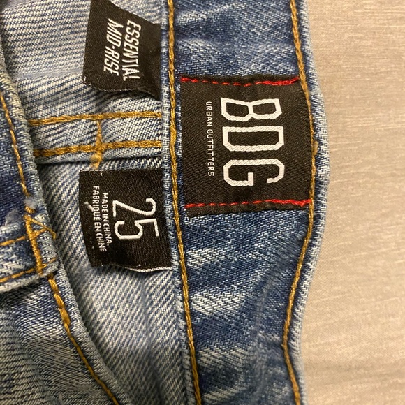 Urban outfitters mid-rise jean shorts 25” - Picture 2 of 3